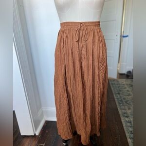Lightweight crinkle fabric midi/maxi skirt.